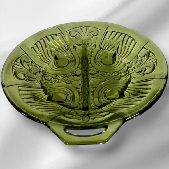 Beautiful Vintage Green Glass Divided Dish Footed Relish Round Tray w/Handle - Picture 4 of 5